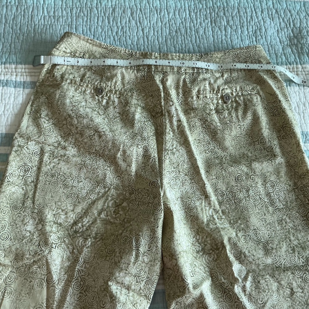 Chicos Geometric Patterned capris - Picture 4 of 4
